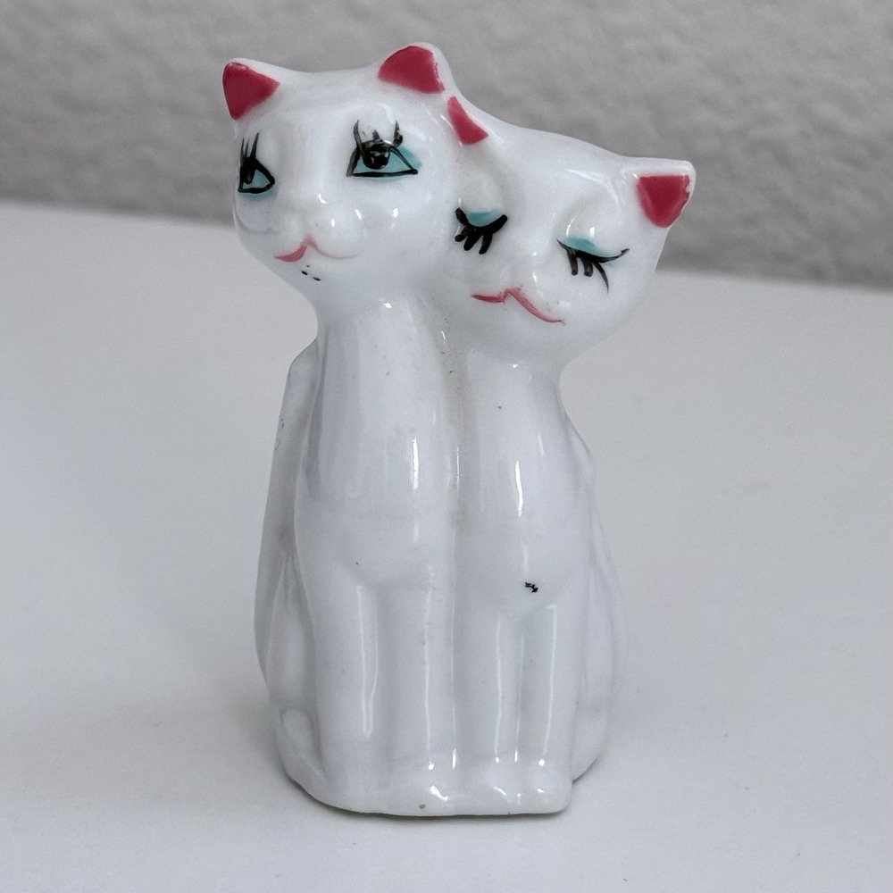 Vintage Ceramic Snuggling White Cats Figurine 2.5" Kitty Kitties